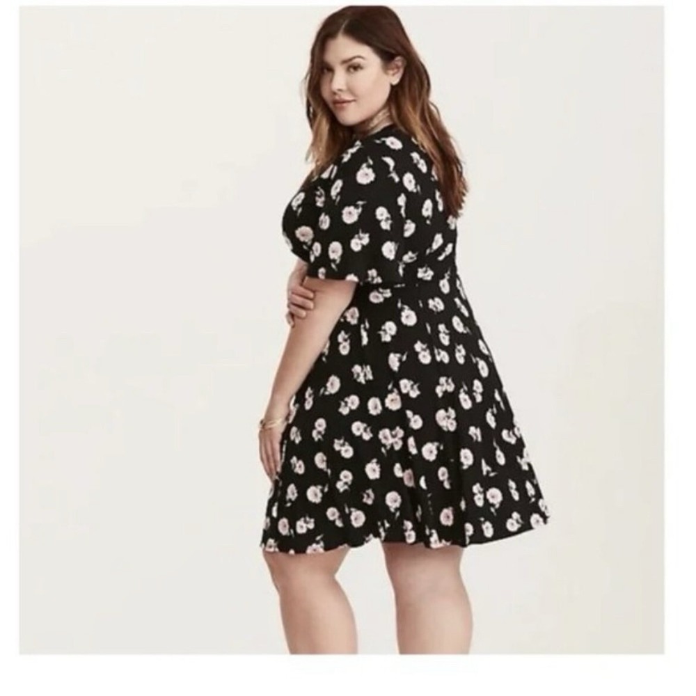 Torrid Black Pink Floral Studio Knit‎ Flutter Sleeve Stretch Dress Size 4X - Picture 3 of 11